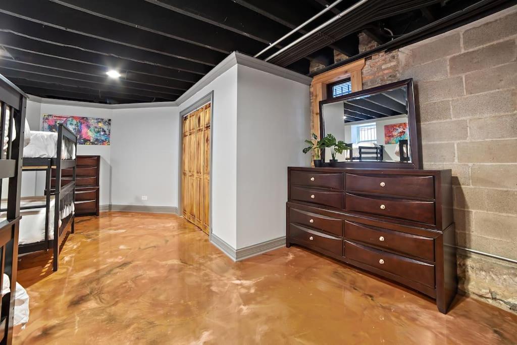 Villa Chicago Mid-Century Gem Steps From United Center Exterior foto
