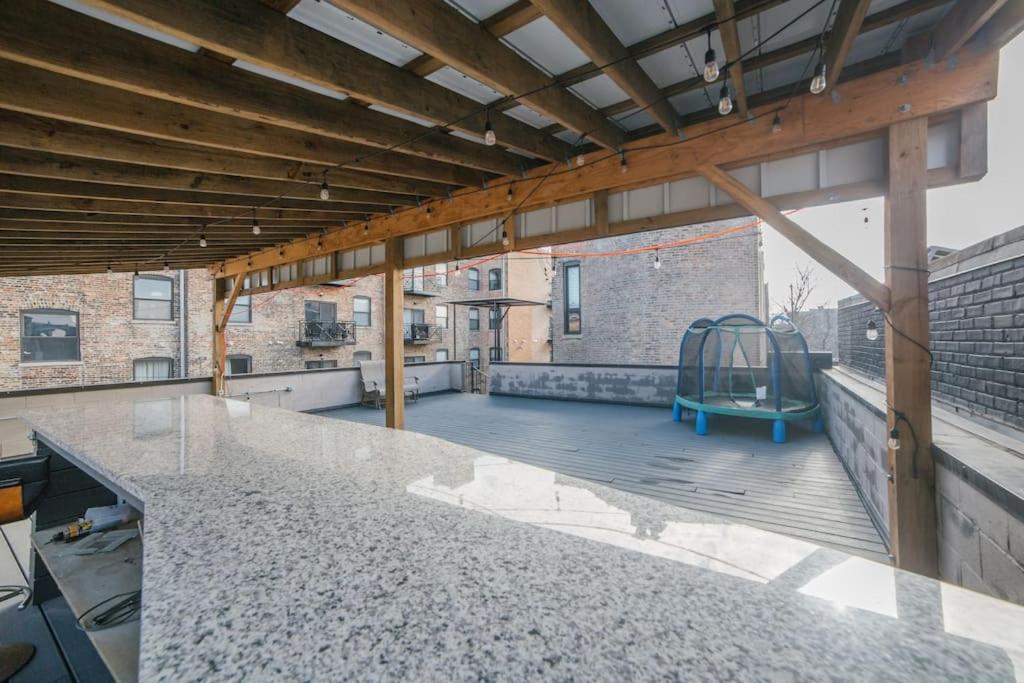 Villa Chicago Mid-Century Gem Steps From United Center Exterior foto