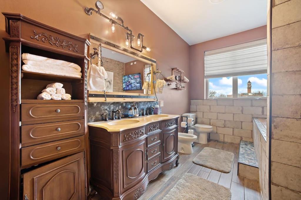 Villa Chicago Mid-Century Gem Steps From United Center Exterior foto