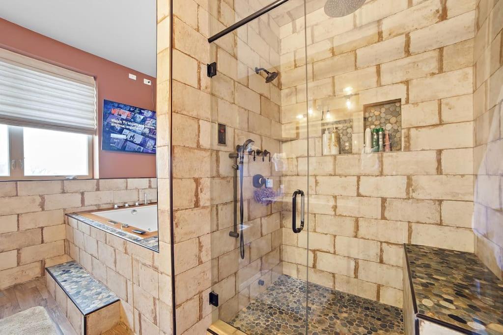 Villa Chicago Mid-Century Gem Steps From United Center Exterior foto