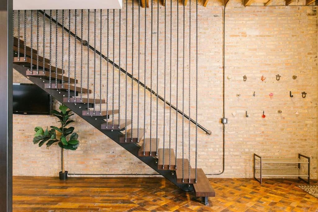 Villa Chicago Mid-Century Gem Steps From United Center Exterior foto